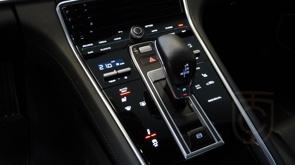 Porsche Panamera Sport Turismo 4 E-Hybrid *Approved*