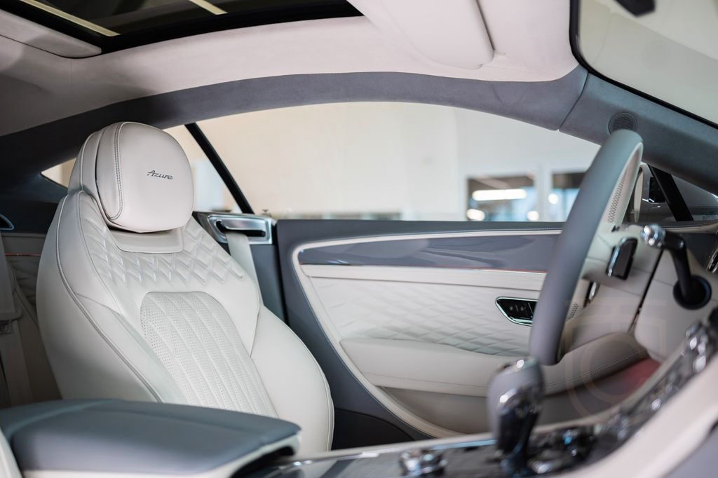 Bentley Continental GT Azure - Naim, Blackline spec.