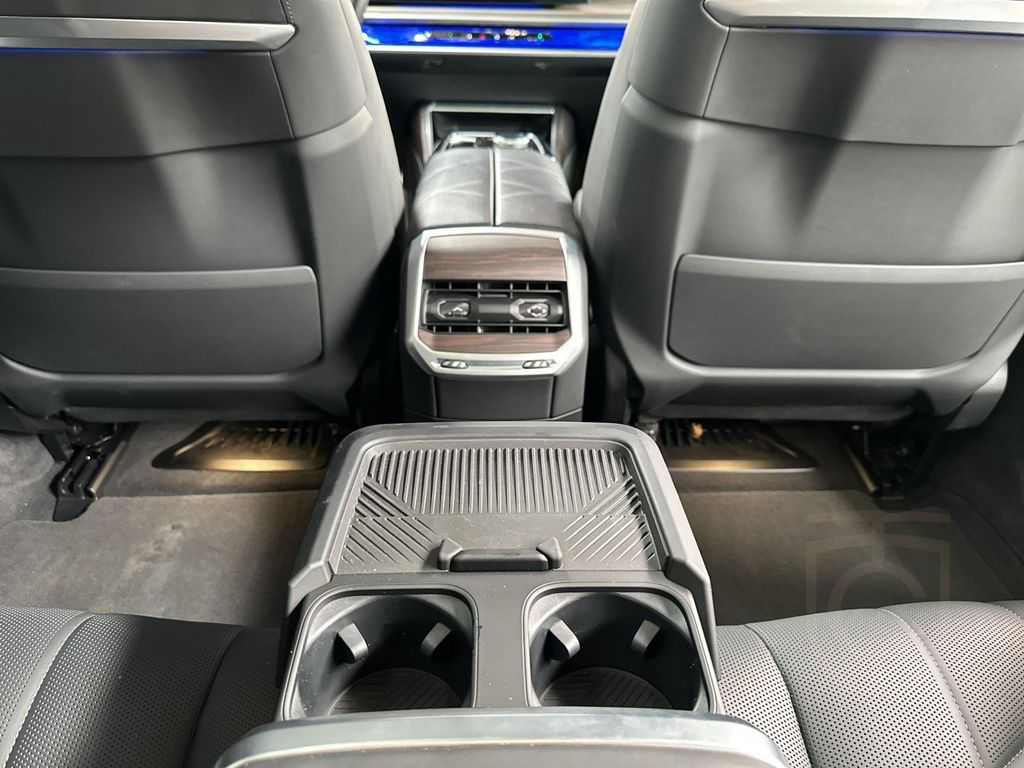 BMW i7 xDrive60 M Sport Pro|SkyLounge|AHK|Massage