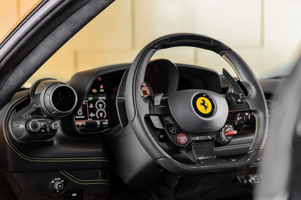 Ferrari F8 Tributo / Svensksåld / Kolfiberstolar / OBS SPEC! /