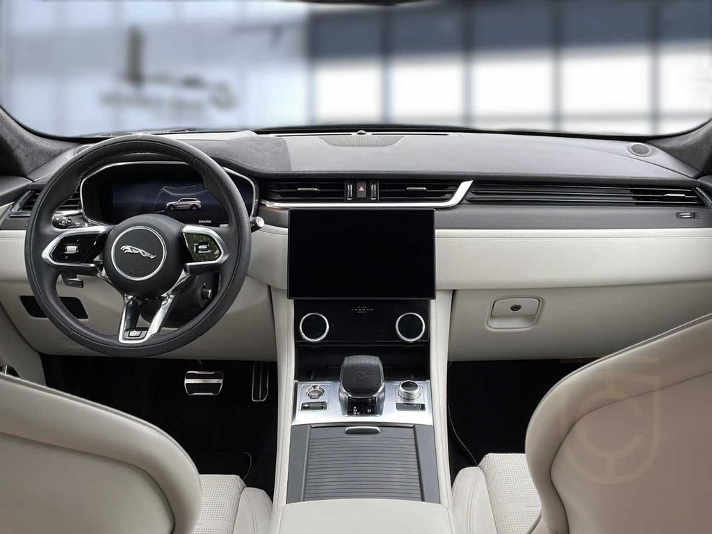 Jaguar F-Pace P550 AWD SVR