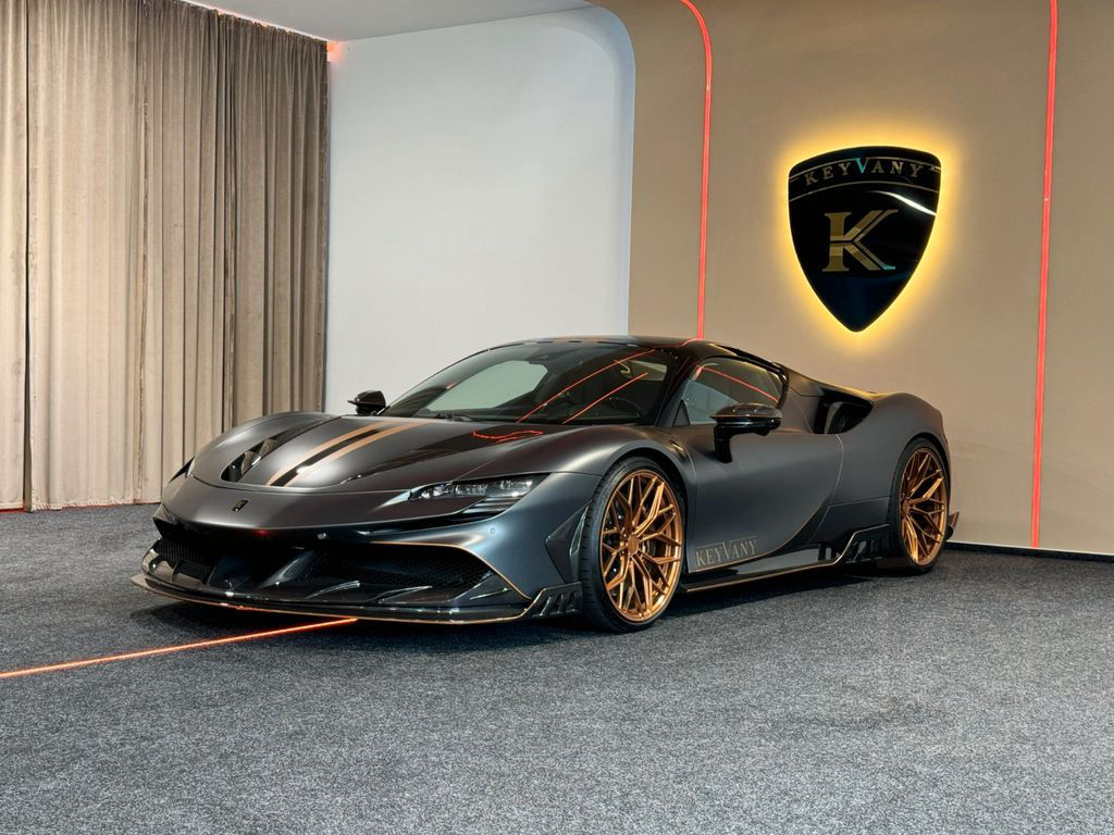 Ferrari SF90 SPIDER LIFT/CARBON/TAILORMADE/KEYVANY!