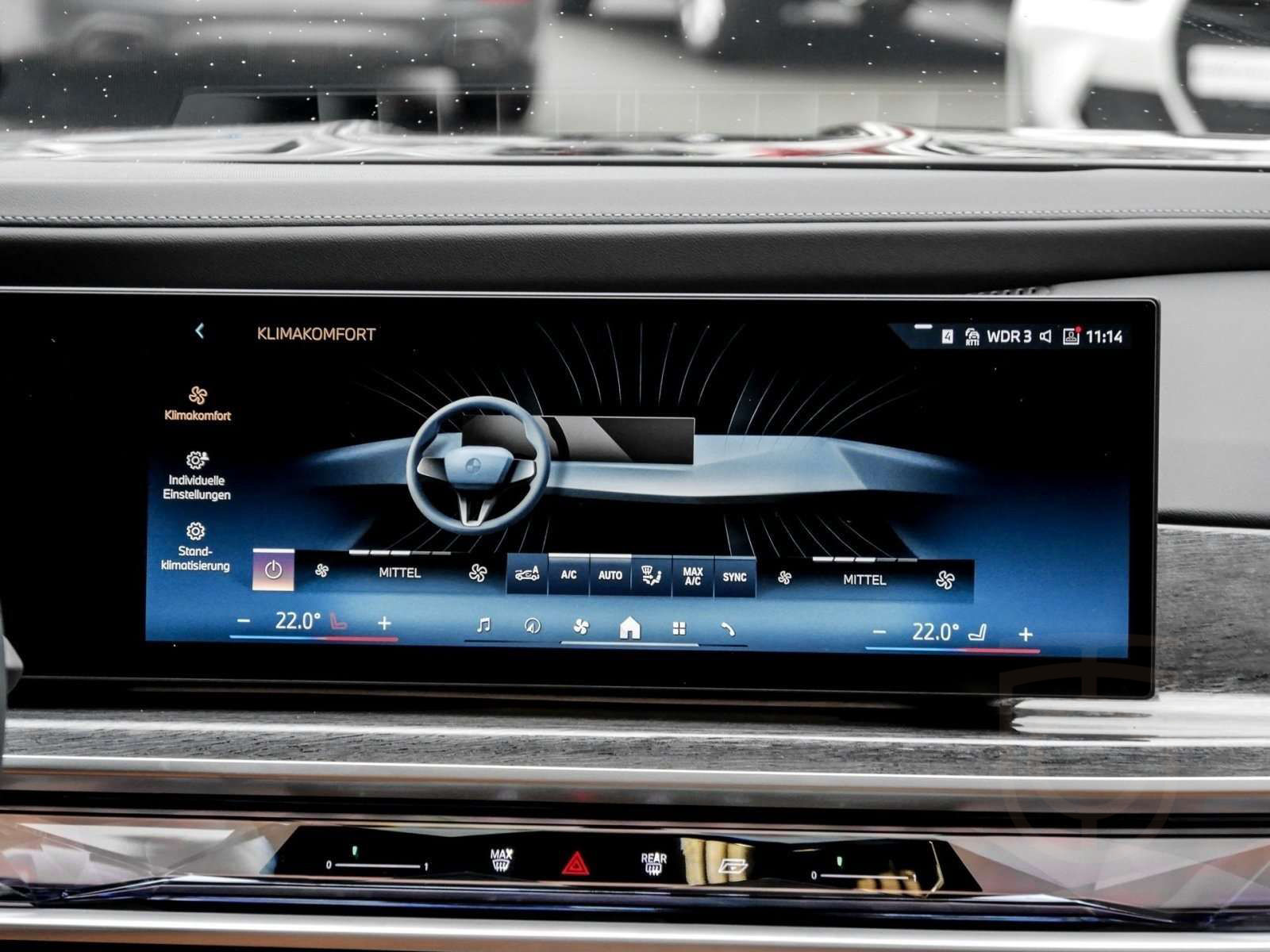BMW i7