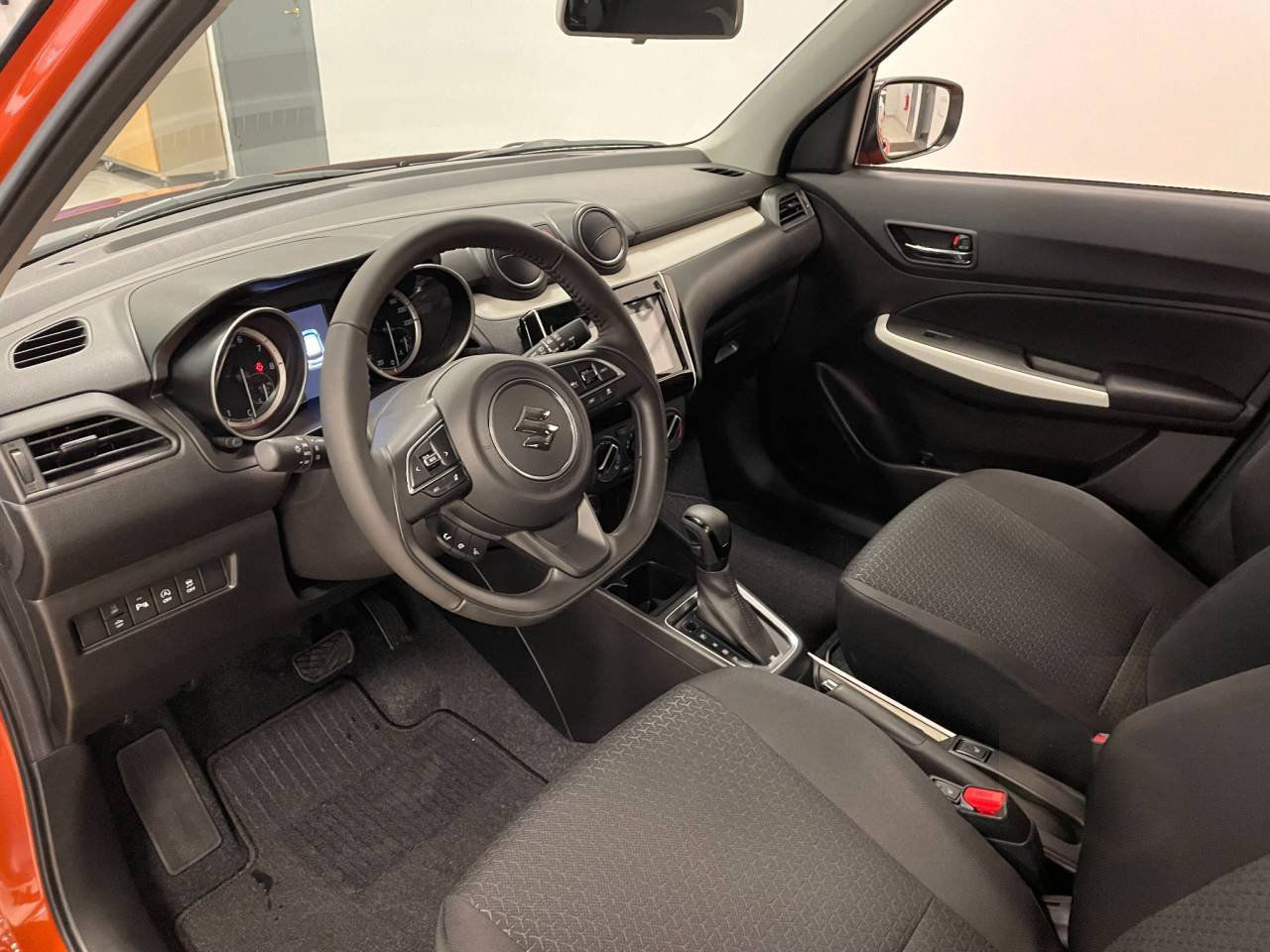 Suzuki Swift Select Hybrid Automat CVT