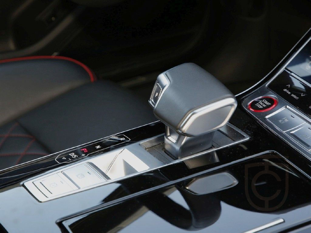 Audi S8 4.0 TFSI Assist Design P. Standh. Leder erw.