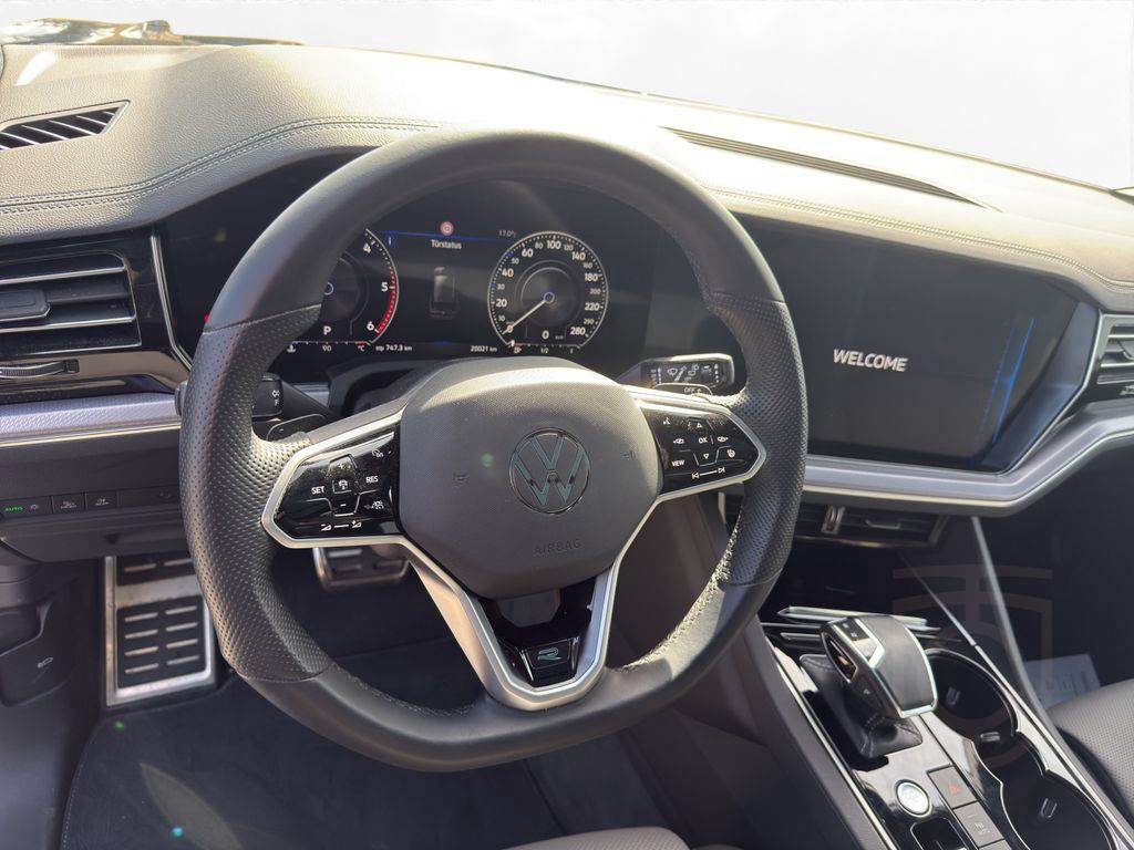 Volkswagen Touareg 3.0 TDI 4MOTION R-Line | PANO | AHK |