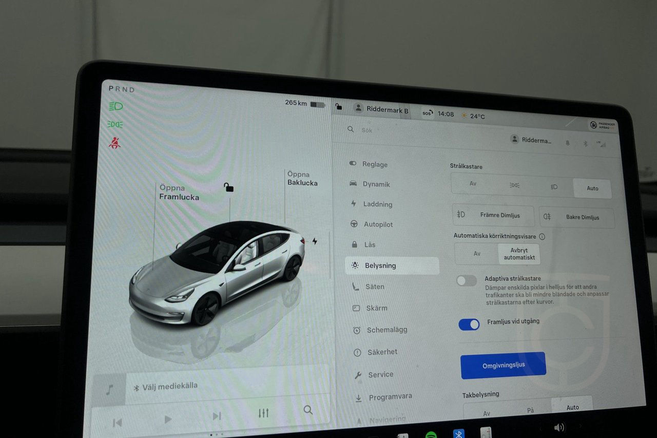 Tesla Model 3 Long Range AWD Autopilot Ljus