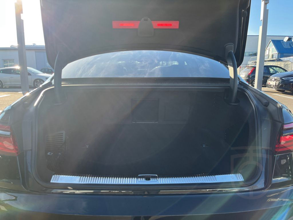 Audi S8 TFSI tiptr. Matrix, PANO,Massage, Standhz