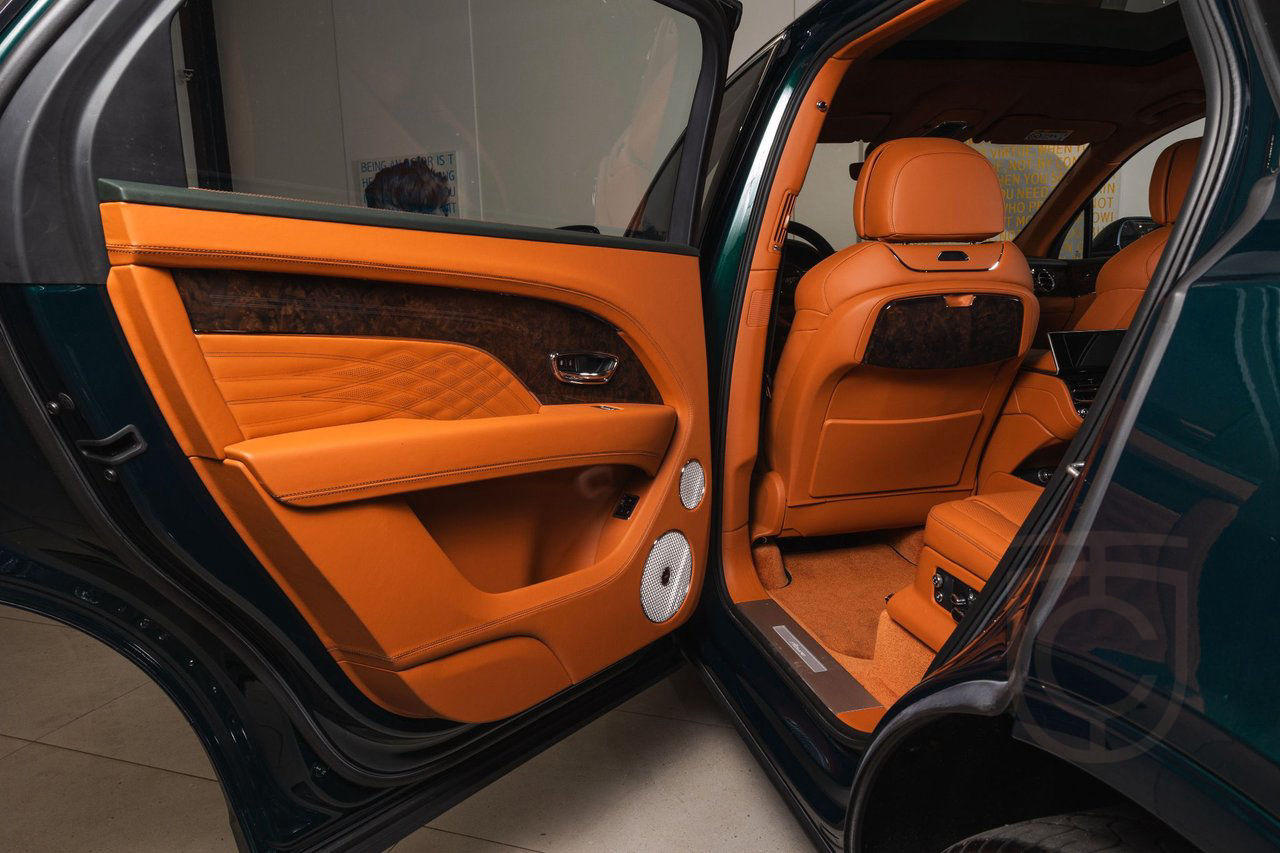Bentley Bentayga V8 EWB 4.0 V8 EWB First Edition Azure
