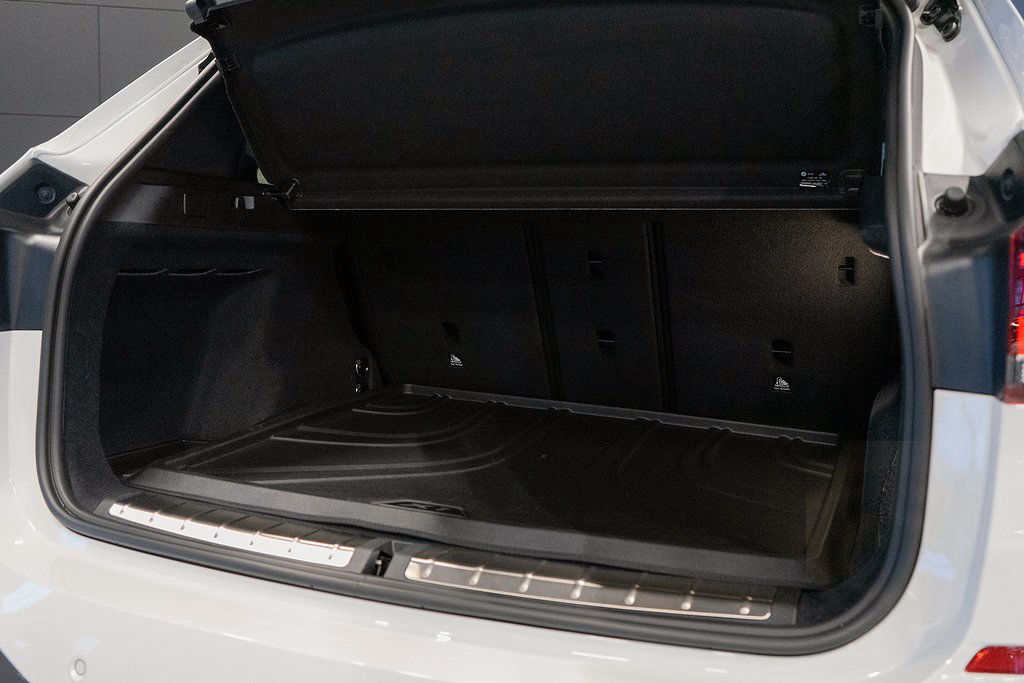 BMW X1 xDrive 25e M-Sport / Connected / Läder / Drag/ 19 tum