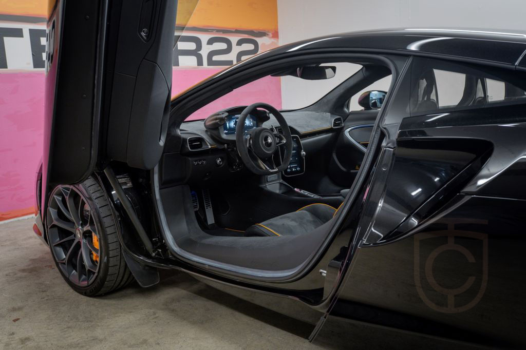 McLaren ARTURA COUPE STOCK LIKE NEW PERFECT CONDITION