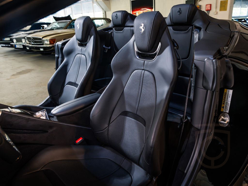 Ferrari Roma Spider 360° CARBON BEIFAHRERDISPLAY