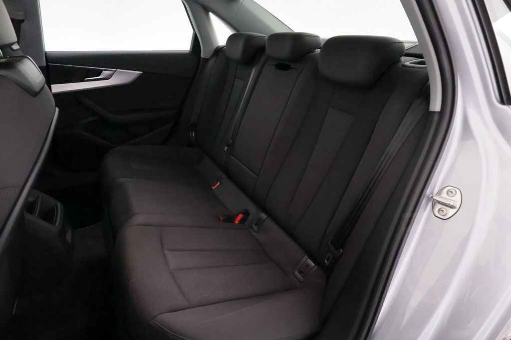 Audi A4 Sedan 40 TDI quattro