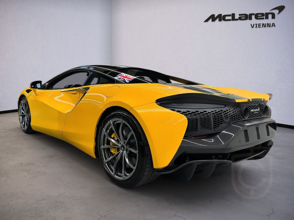 McLaren Artura / MSO Volcano Yellow / Full Carbon Fibre