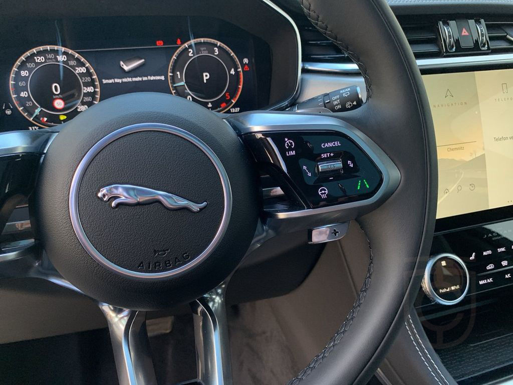 Jaguar F-PACE D300 AWD R-DYNAMIC HSE HUD+LMF+ACC+DAB