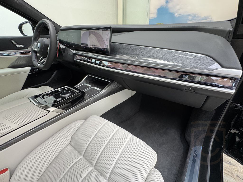 BMW M760 e xDrive Pro Executive Lounge Massage/Lüft.