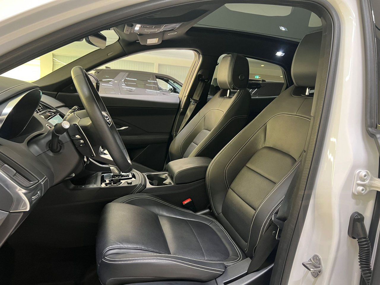 Jaguar E-Pace P300e PHEV R-Dynamic