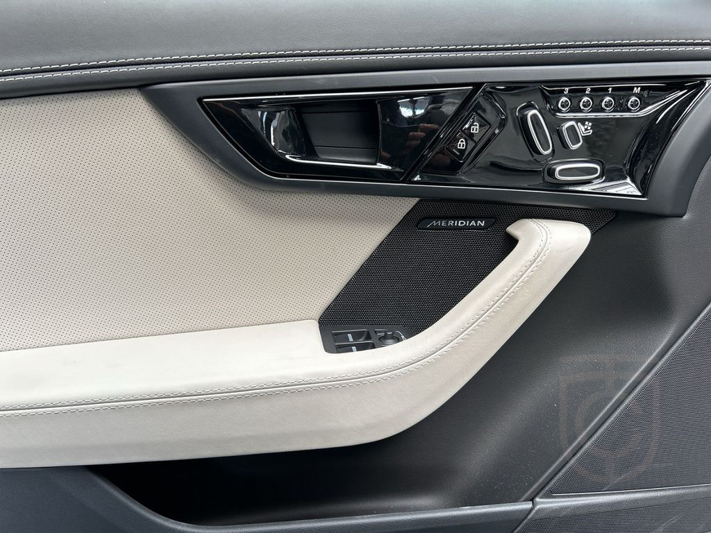 Jaguar F-Type Cabrio P575 AWD R75 Pixel LED Scheinwerfe