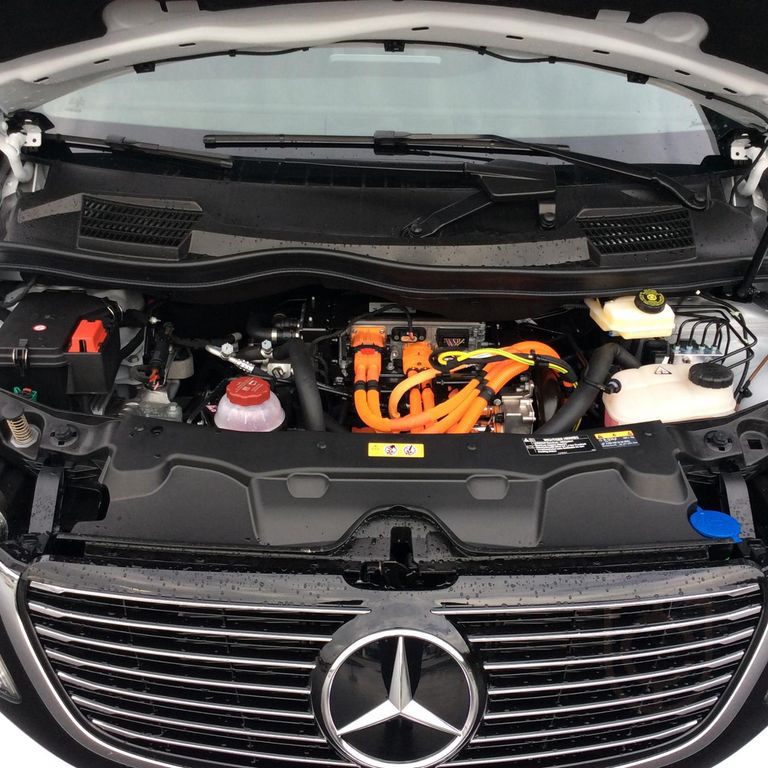 Mercedes-Benz EQV 300 lang (7 Sitzer) SpurW Sport Navi ACC LM