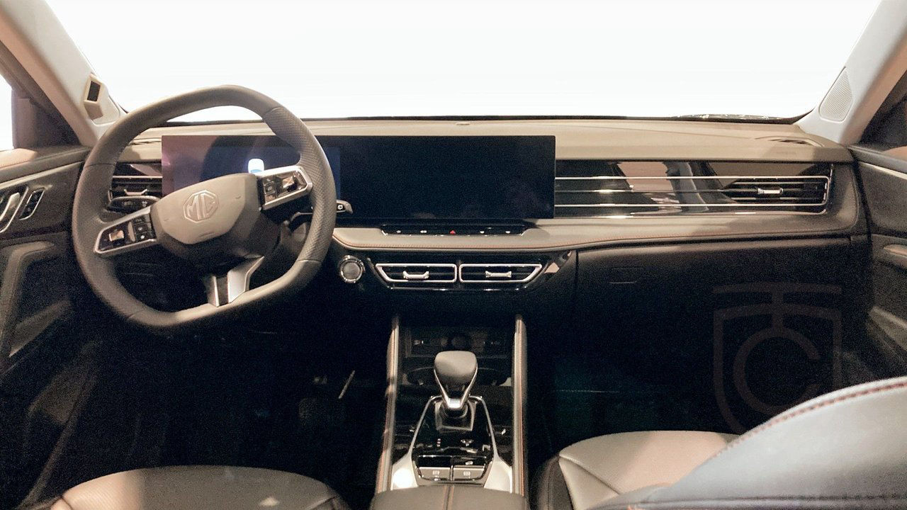 MG HS LUXURY PLUG-IN 100KM