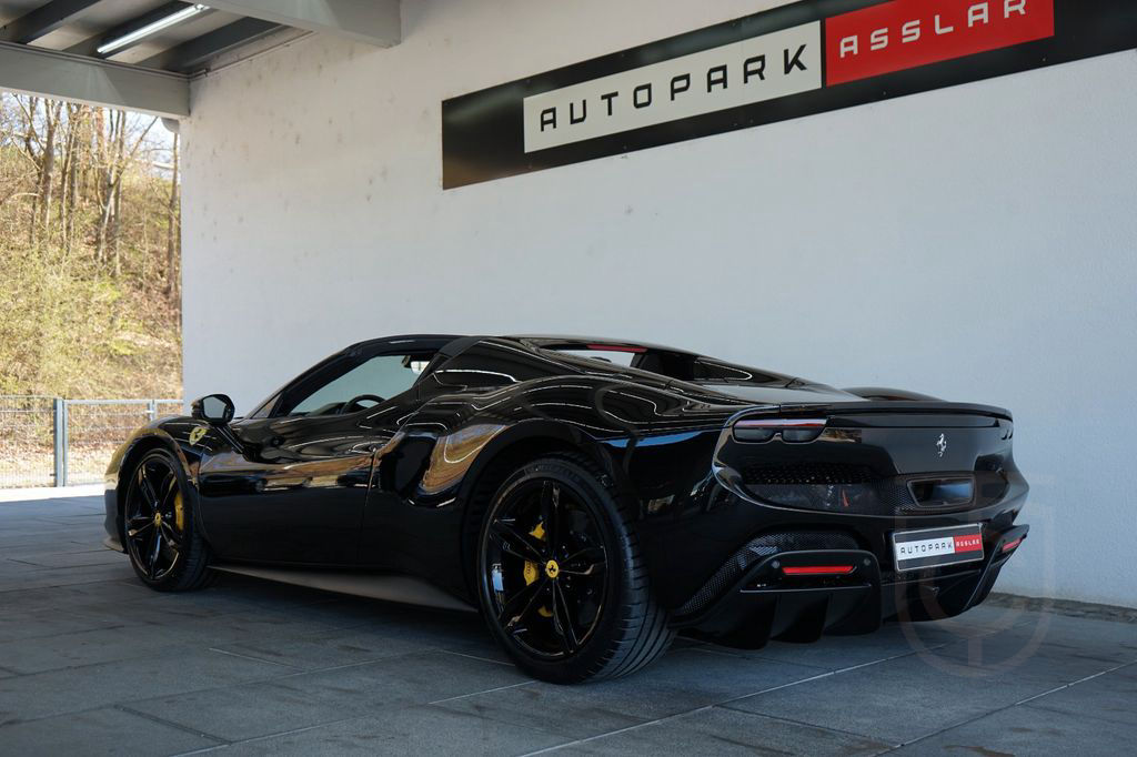 Ferrari 296 GTS BLACK*LIFT*CARBON+Corsa Racing Seats*NEW