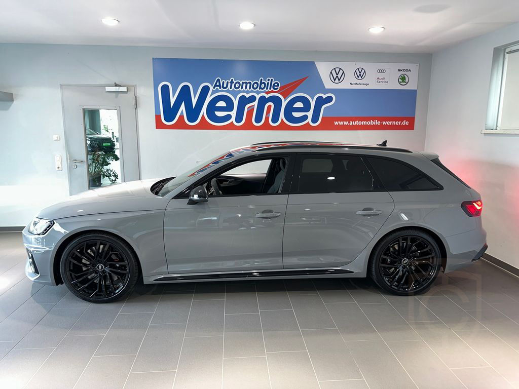 Audi RS 4 Avant 450PS Black PanoDach B&O HUD