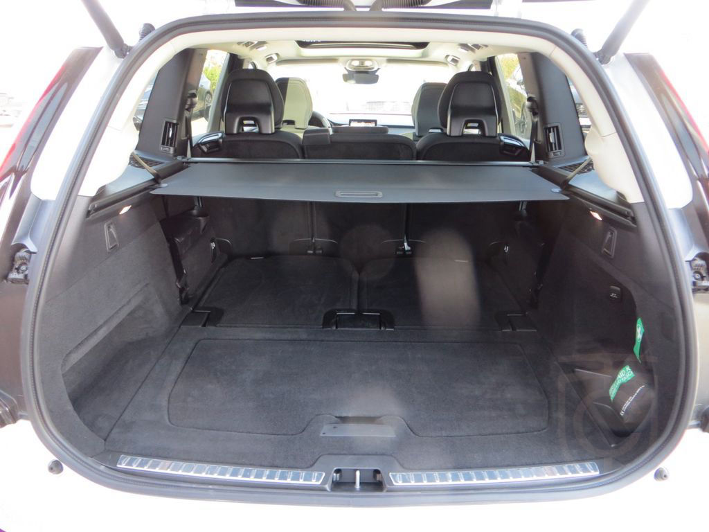Volvo XC90 T8 AWD Plus Dark Auto 360° KAM HUD GSD