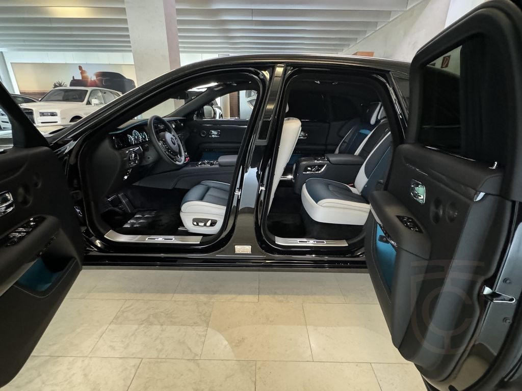 Rolls-Royce Ghost Black Badge LP 504.619,50€