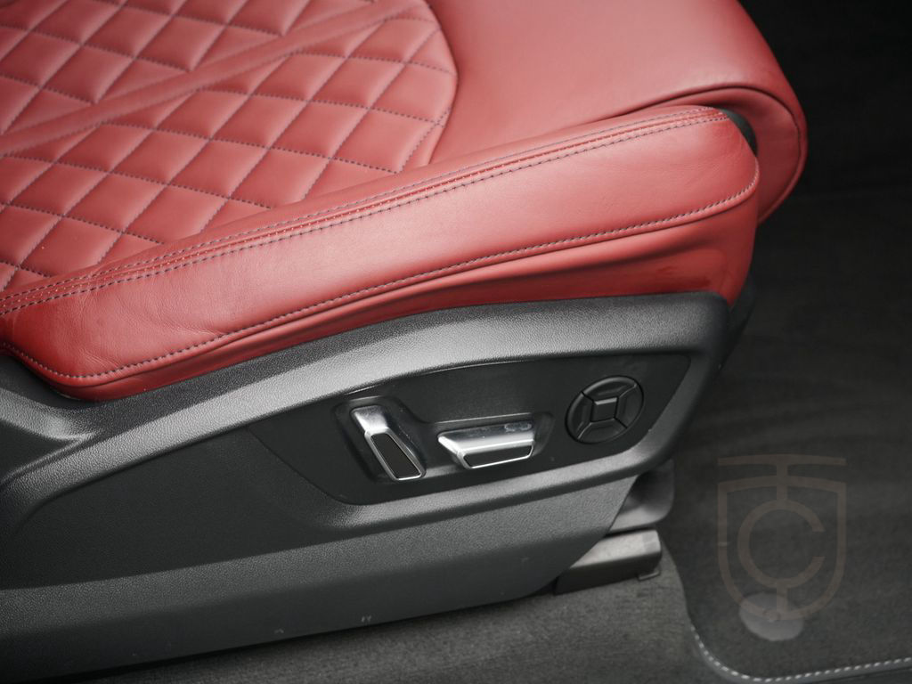 Audi SQ8 MATRIX LUFT LEDER RAUTE B&O AHK ALLRADLENK