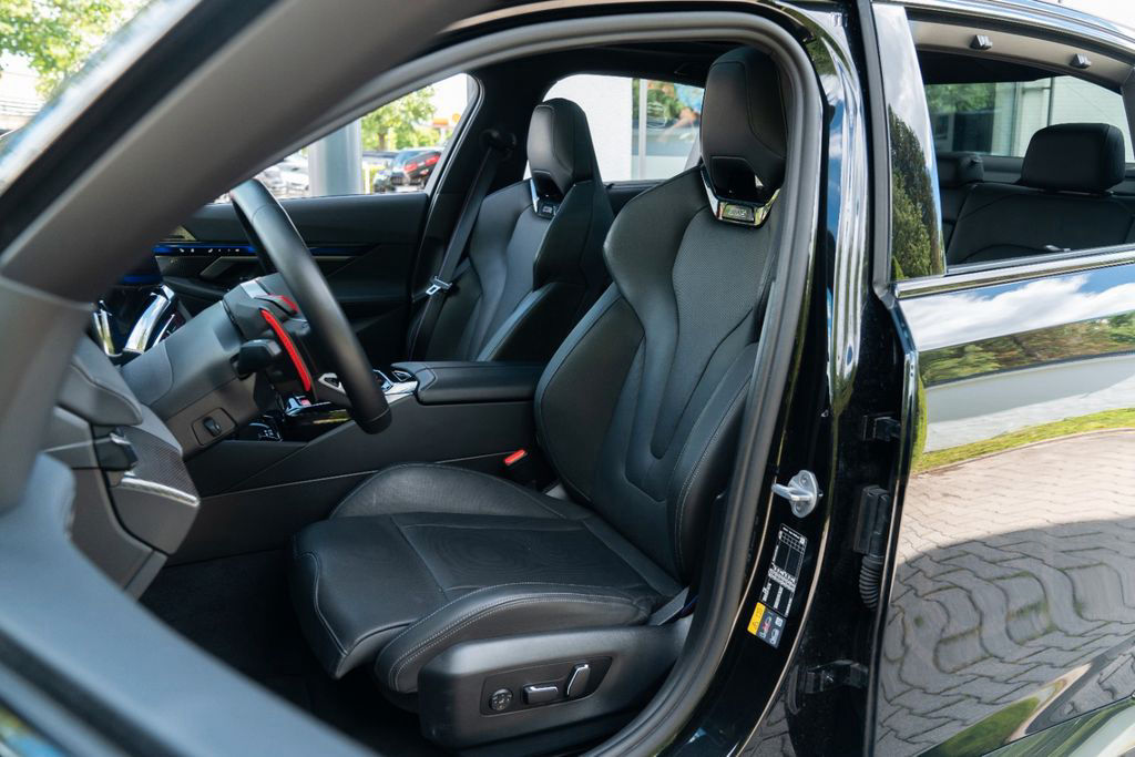 BMW M5 Limousine/ DRIVING PROF. / COMFORT PAKET/ B&W