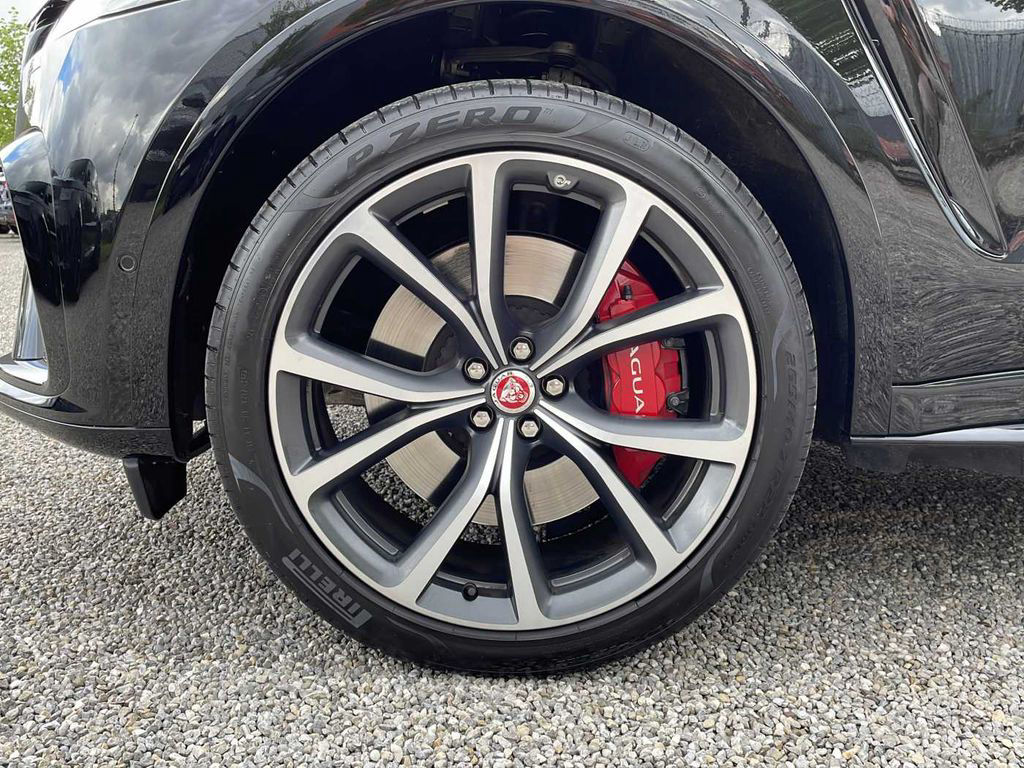 Jaguar F-Pace P550 AWD SVR