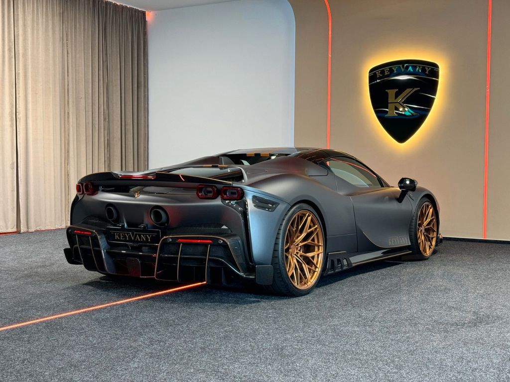 Ferrari SF90 SPIDER LIFT/CARBON/TAILORMADE/KEYVANY!