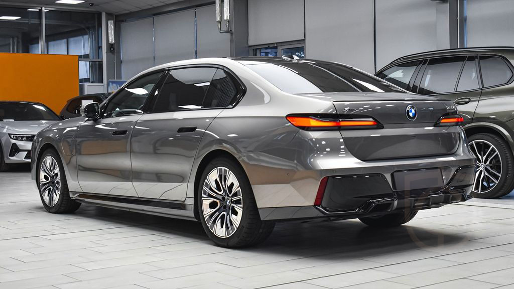 BMW 750e xDrive M Sport Plug-in Hybrid Sportautomati