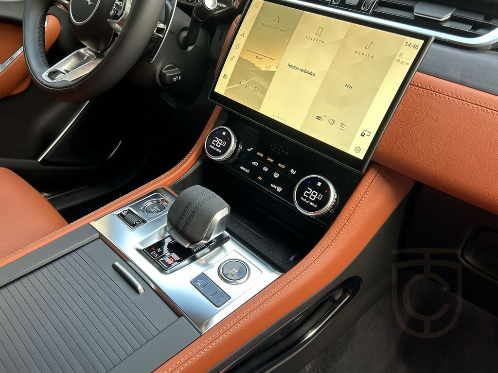 Jaguar F-Pace D200 R-Dynamic SE Winter Paket Panorama D