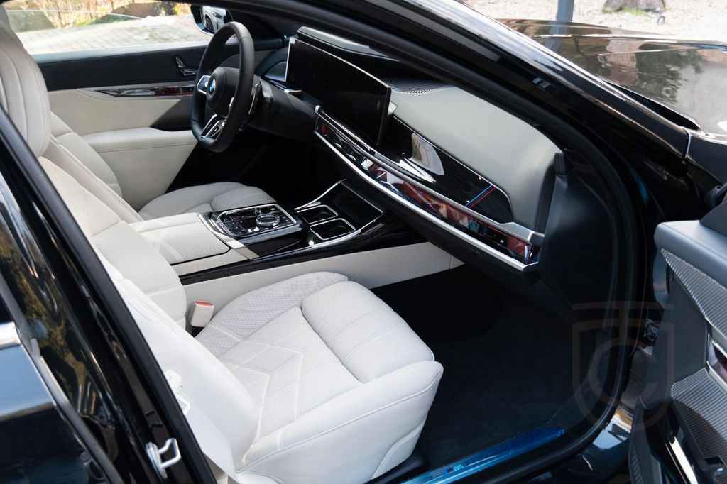 BMW 740d M SPORT.INDIVIDUAL.MASSAGE.SOFTCL.SKY.AHK