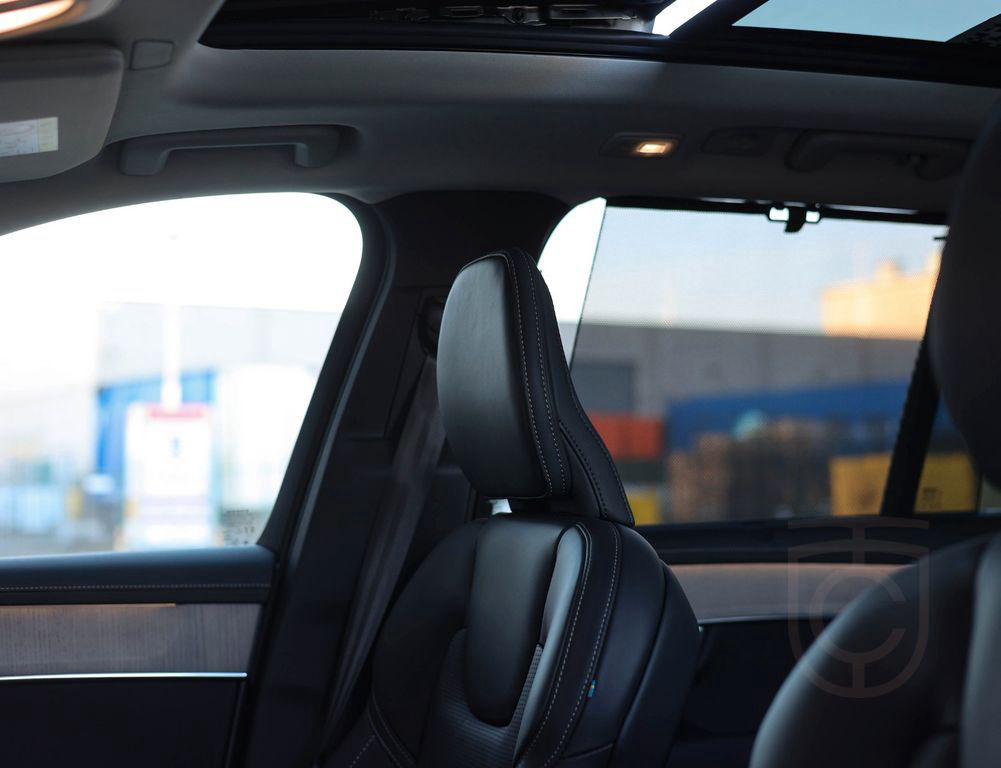 Volvo XC 90 Ultra Dark Recharge AWD *Massage*B&W*Luft*