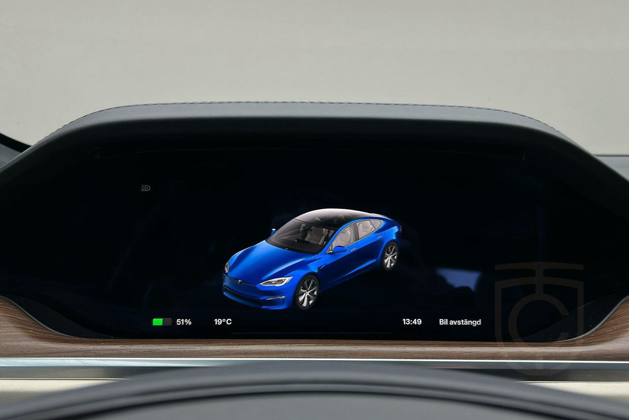 Tesla Model S AWD Yoke