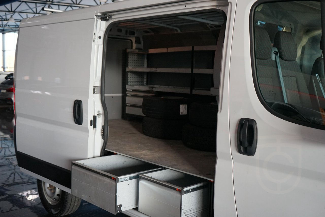 Peugeot Boxer Van 335 2.2 BlueHDi