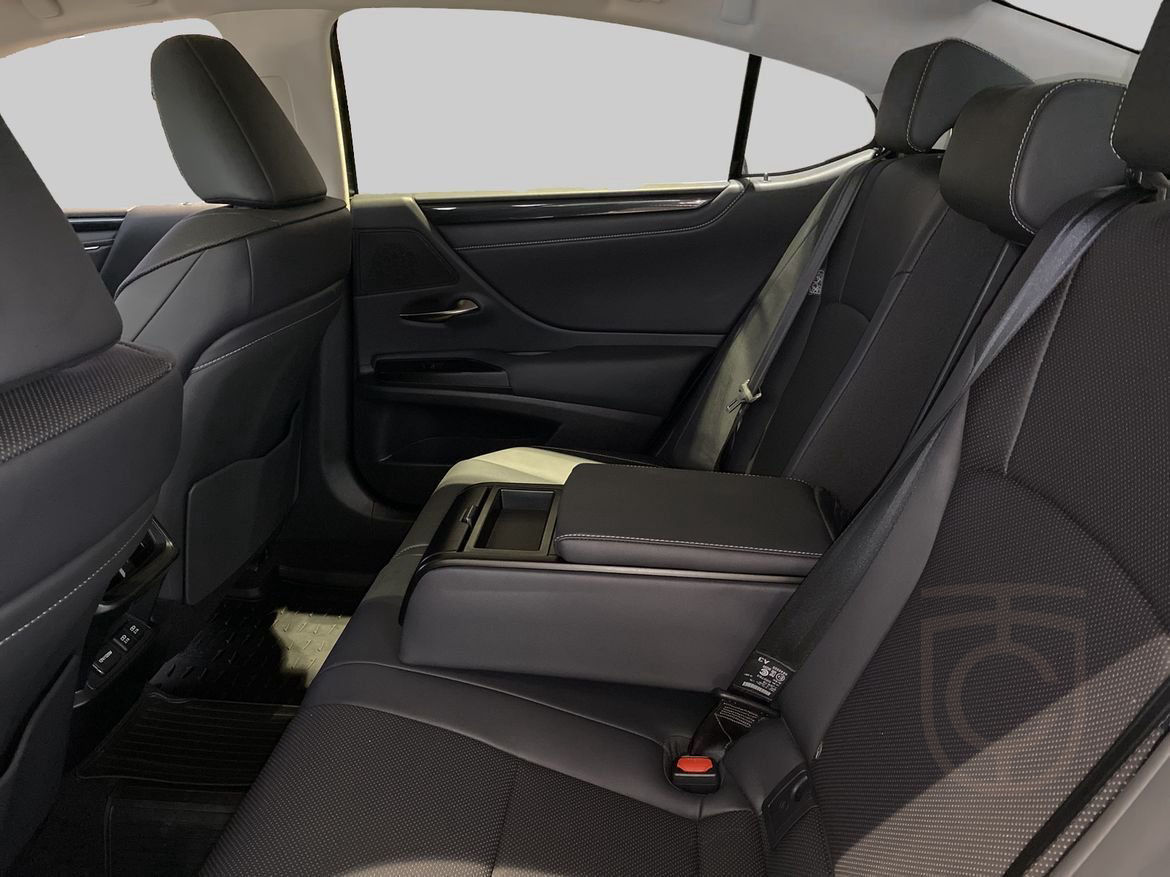 Lexus ES 300h Limited Edition
