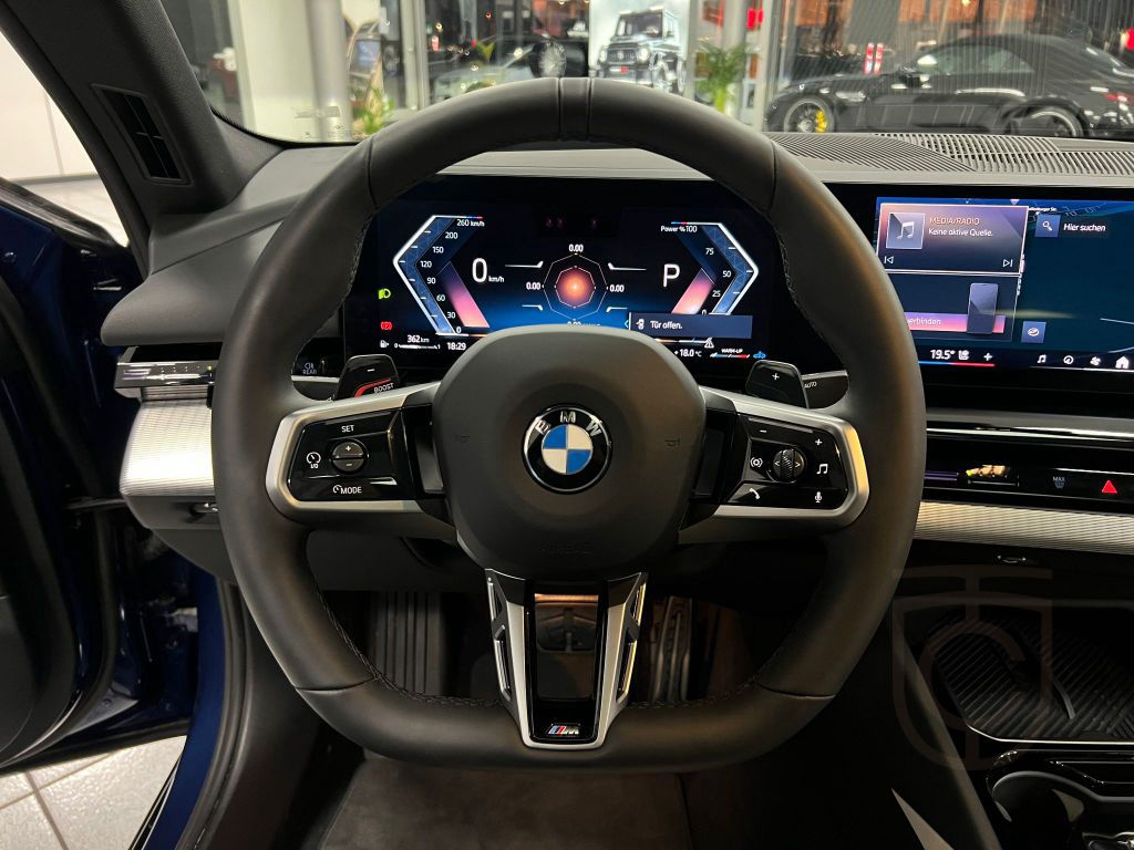 BMW 540 d xDrive M-Sport*HUD*PANO*B&W*KEYL*AHK*360°