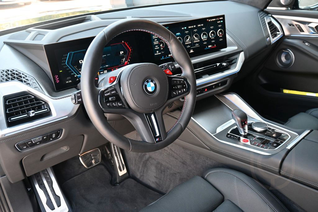 BMW XM*B&W*MASS*LUFT*23"AHK*ACC*NAV*MIETKAUF