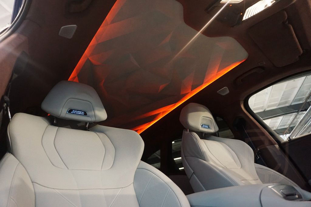 BMW XM/HUD/KEYLESS/BOW&WILK/PANO/360 KAMERA/MASSAGE