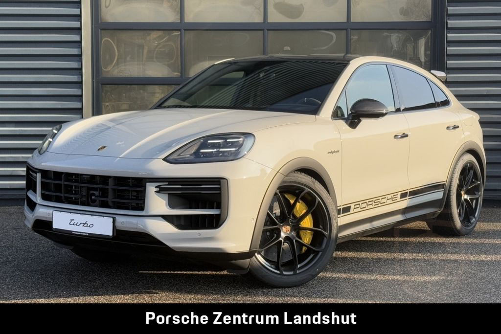 Porsche Cayenne Turbo E-Hybrid Coupe mit GT-Paket | PDCC