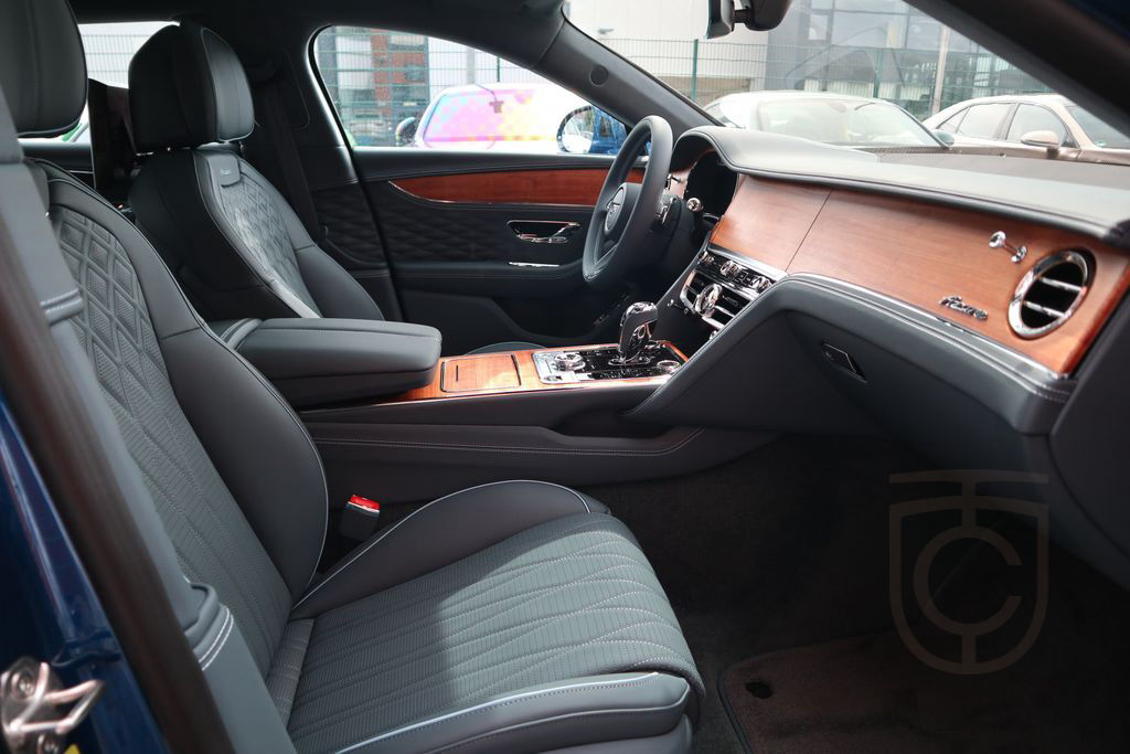 Bentley Flying Spur Azure Hybrid *NAIM*RSE*TV*