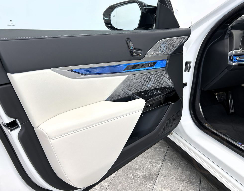 BMW M760 e xDrive °Full Option°