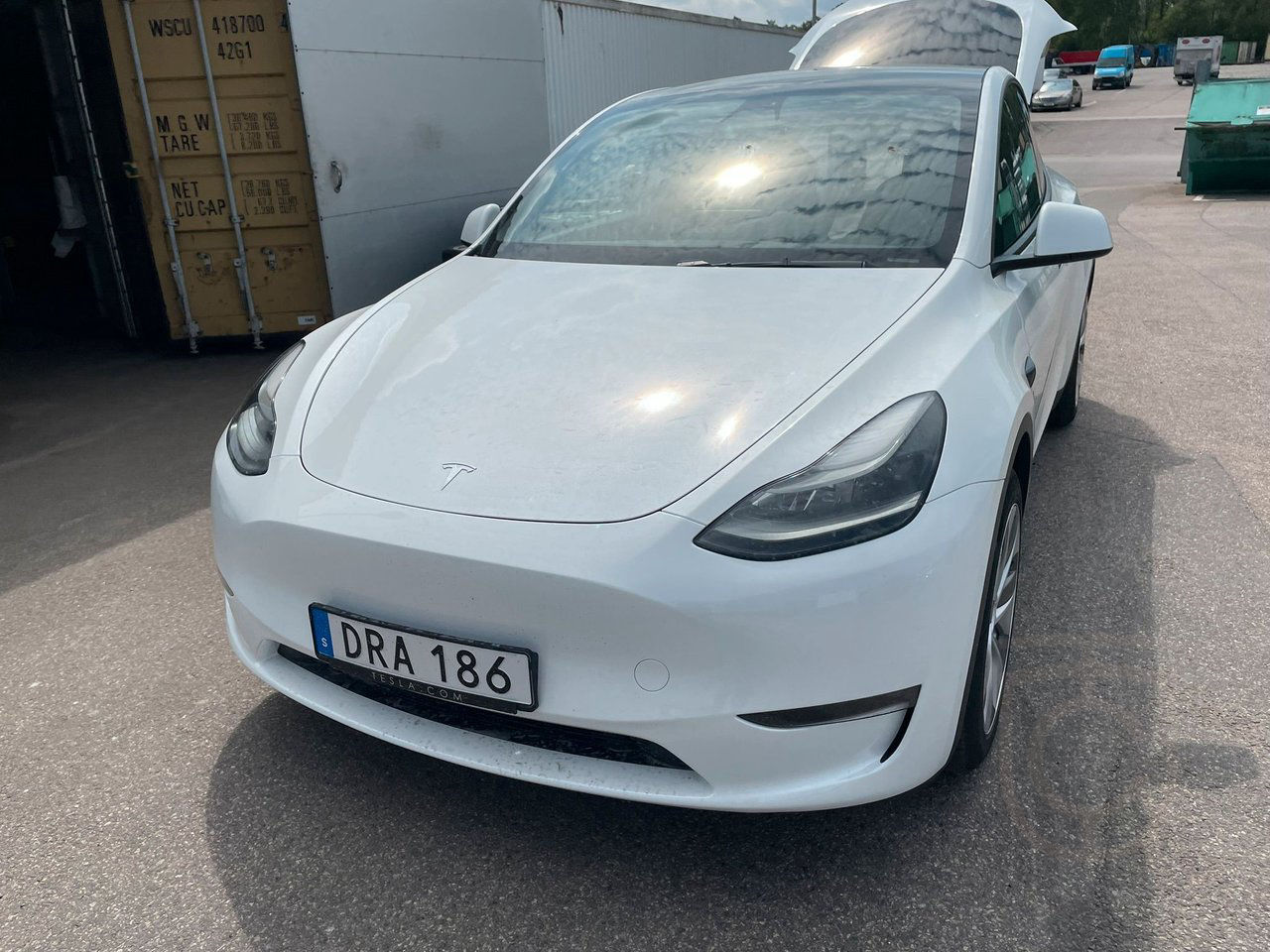 Tesla Model Y LONG RANGE AWD