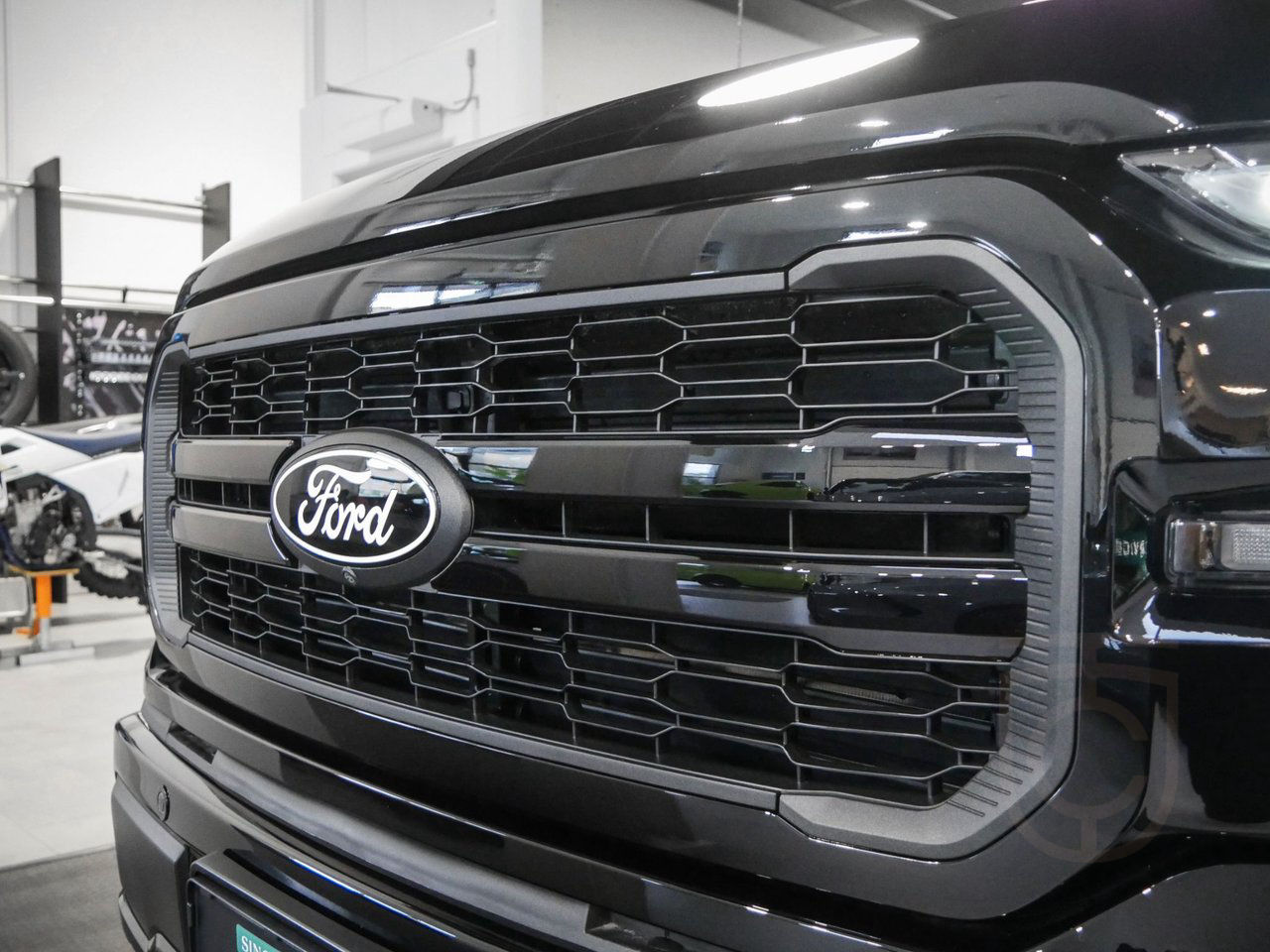 Ford F-150 Lariat BLACK APPERANCE V6 POWERBOOST HYBRID 772NM