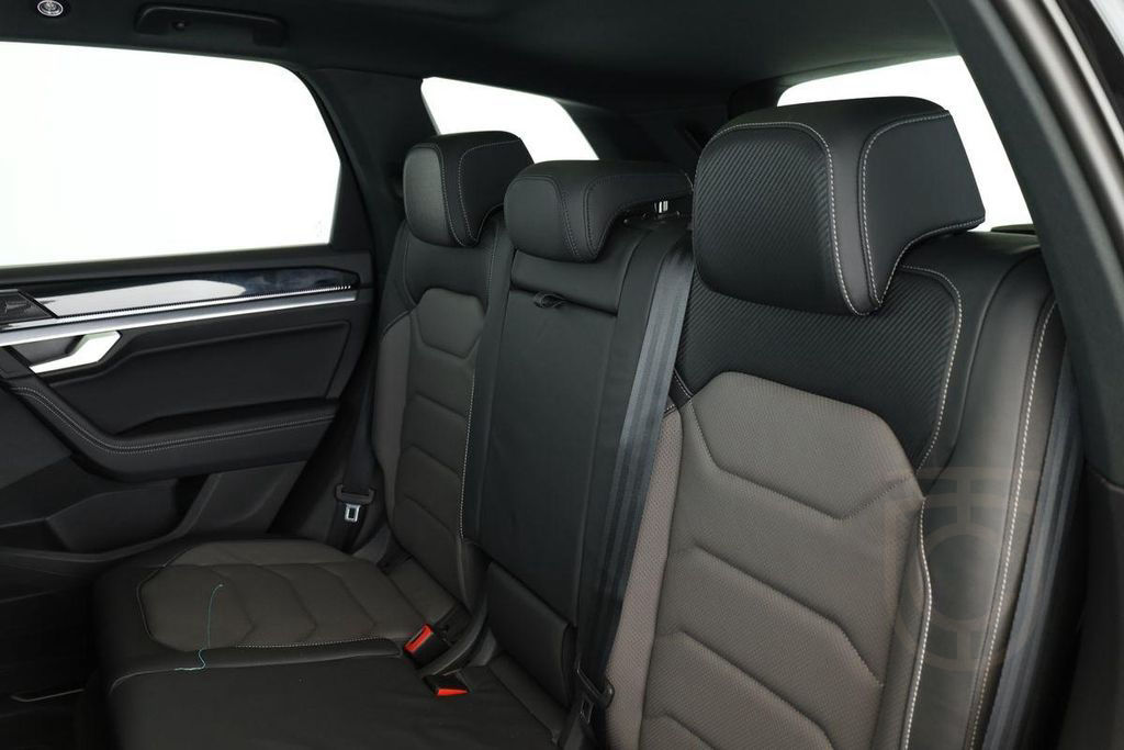 Volkswagen Touareg 3.0 TDI 4M R-Line Leder Pano DCC 22" AHK