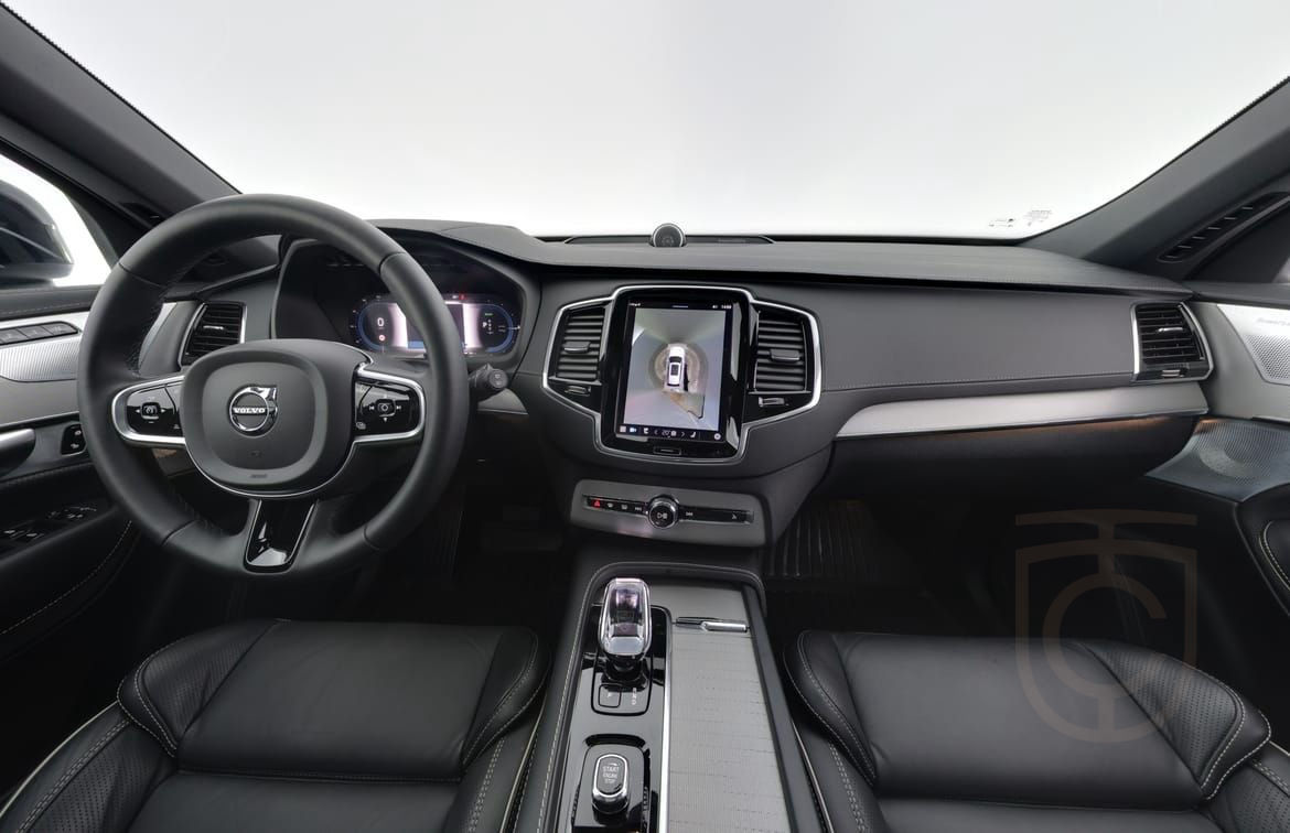 Volvo XC90 Recharge T8 Ultimate Dark Edition.