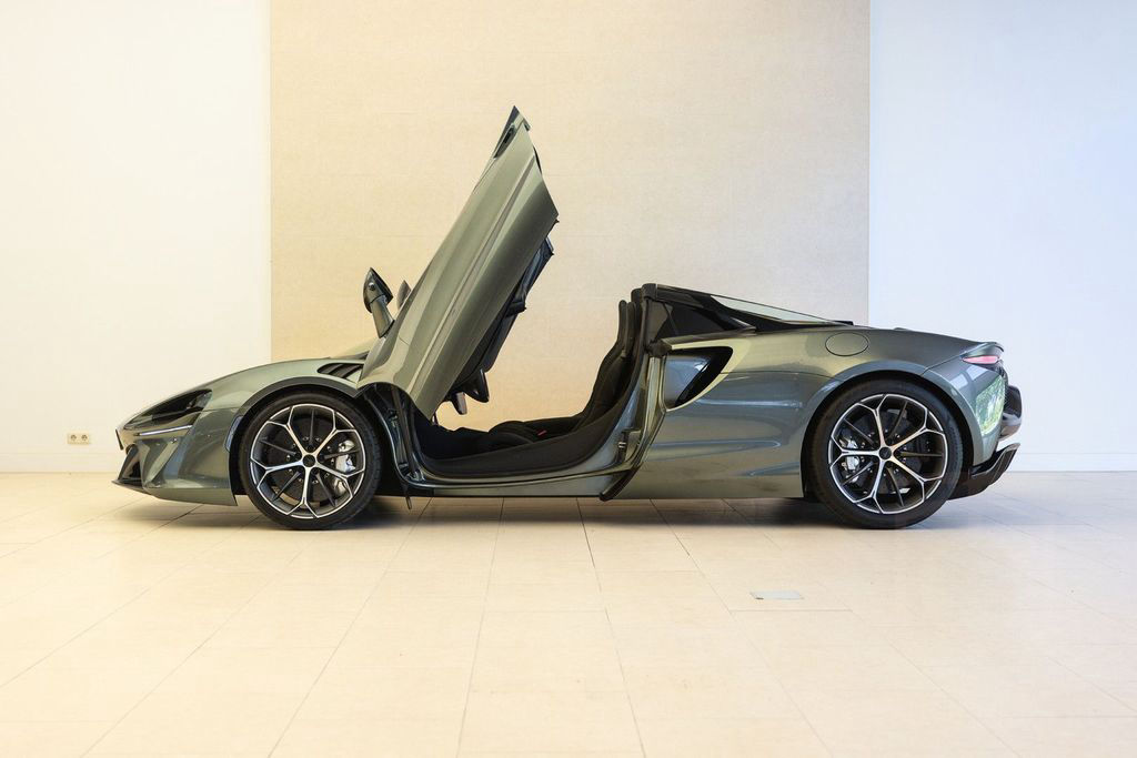 McLaren Artura Spider